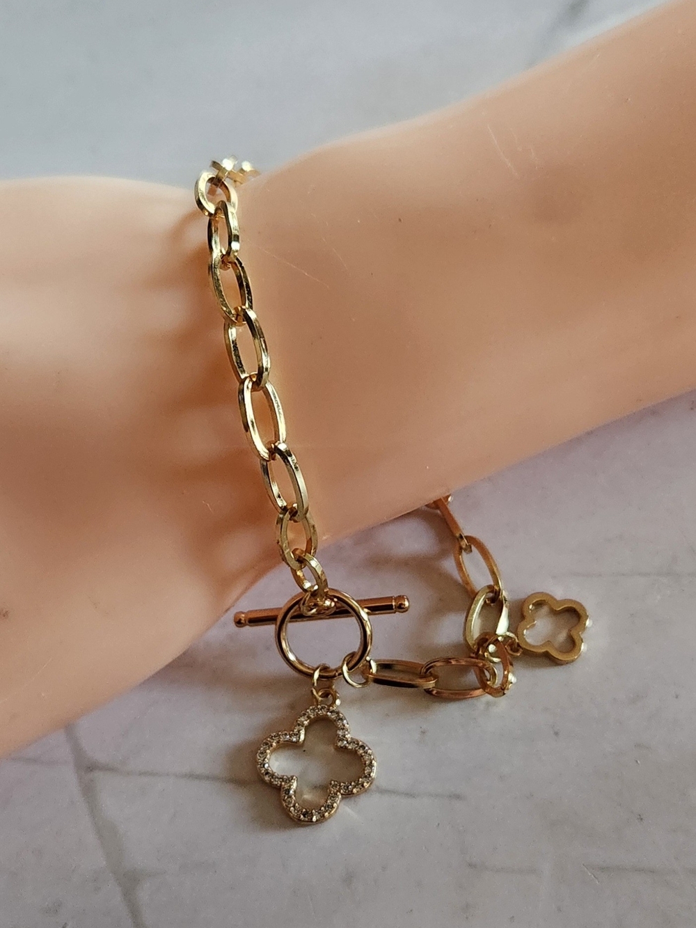 Gold Chain Bracelet with Clover Charm and Toggle Clasp